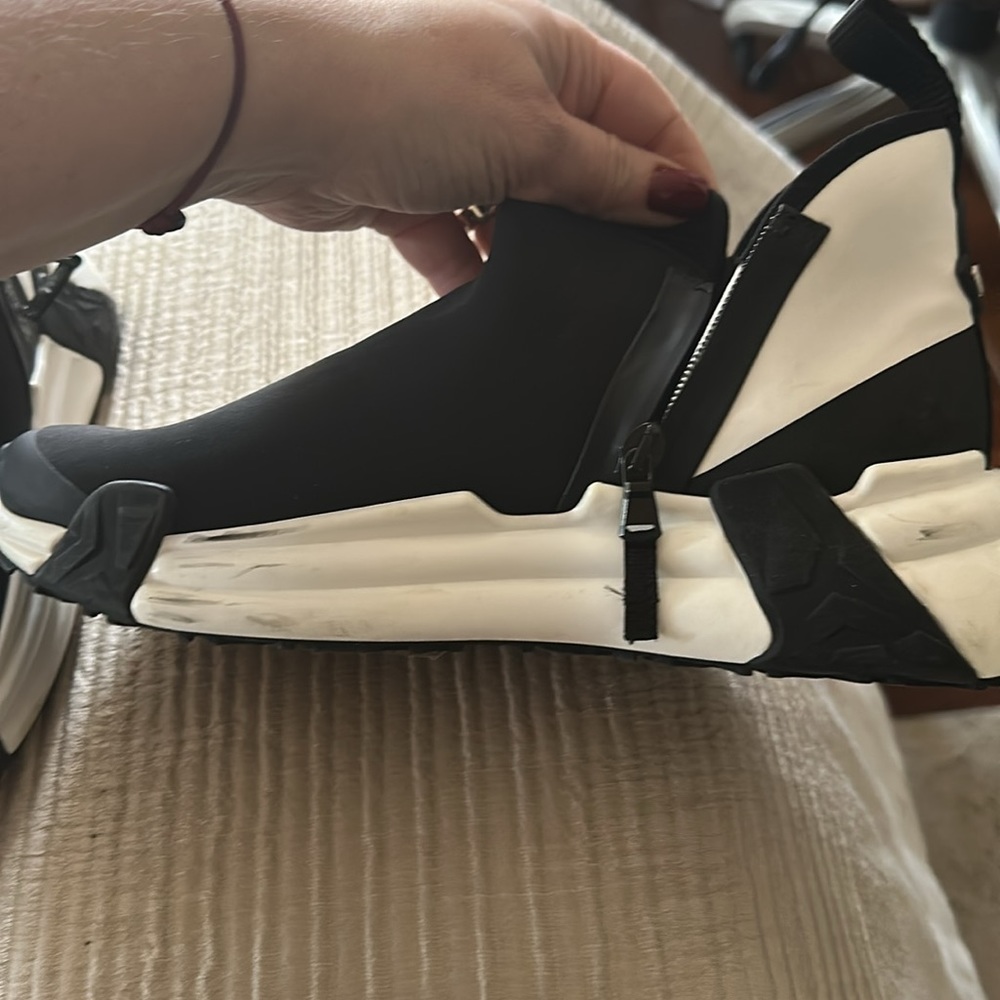 Moncler women’s sneakers - Picture 5 of 8